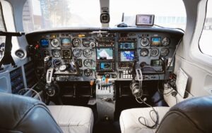 cockpit 6381367 1280 1